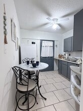 Building Photo - 7418 Meadow Cliff St