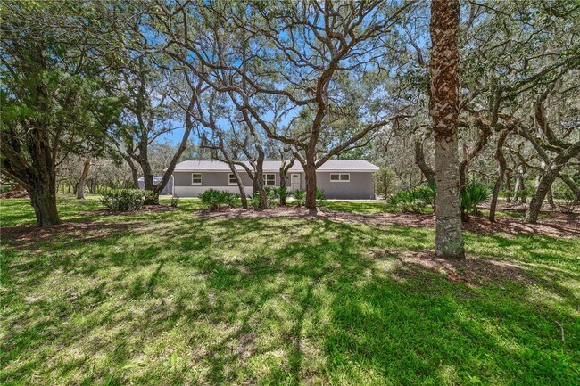 Building Photo - One of a kind Old Florida Oasis in the hea...