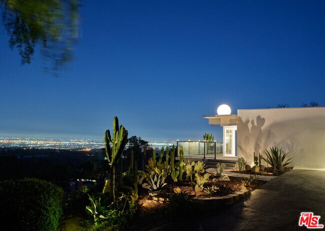 Foto del edificio - 12 Deerhill Dr