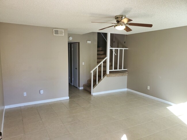 Foto del edificio - Nice 2-Story 2-Bedroom Condo Available in ...