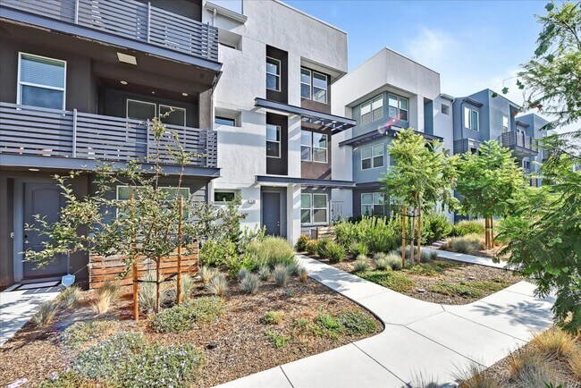 Foto del edificio - 536 Clover Cir