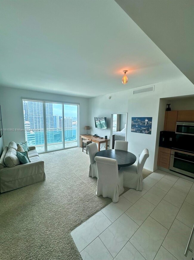 Building Photo - 950 Brickell Bay Dr