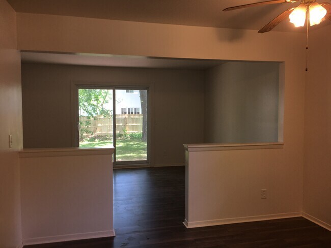 Living room - 17304 Oak St