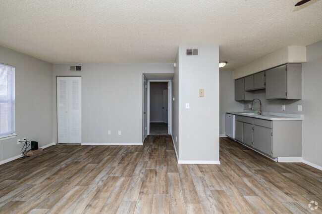 1BR, 1BA - 700SF - Eagle Trace Apartments