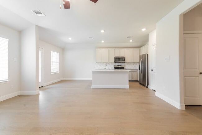 Foto del edificio - Brand-New 3-Bed Home with Designer Finishes, Energy Savings, and Community Amenities in Anna