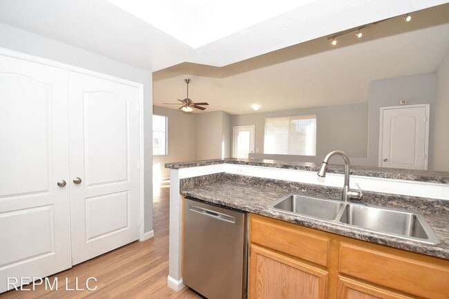 Building Photo - 2 br, 2 bath House - 1513 Truett St #201