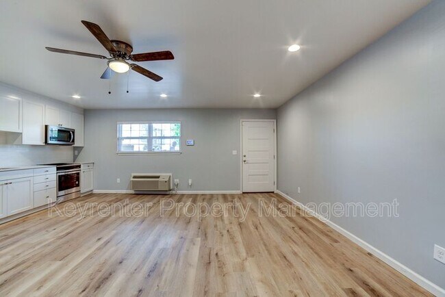 Foto del edificio - 2432 E 10th St