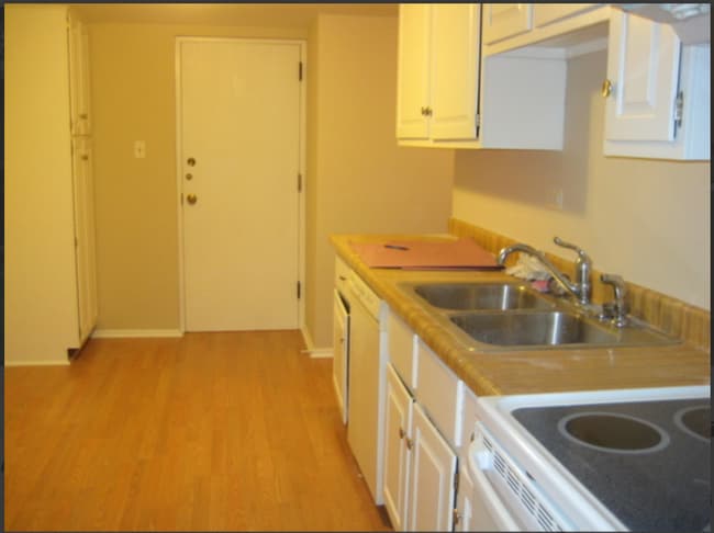 Building Photo - 5580 Wolf Rd