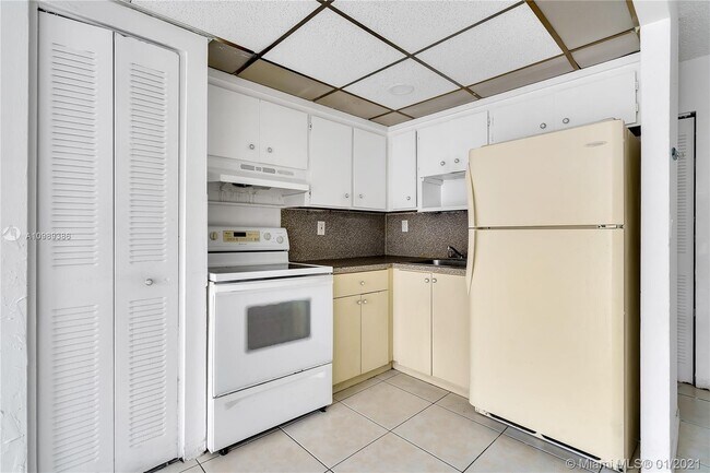 Building Photo - 740 NW 45th Ave