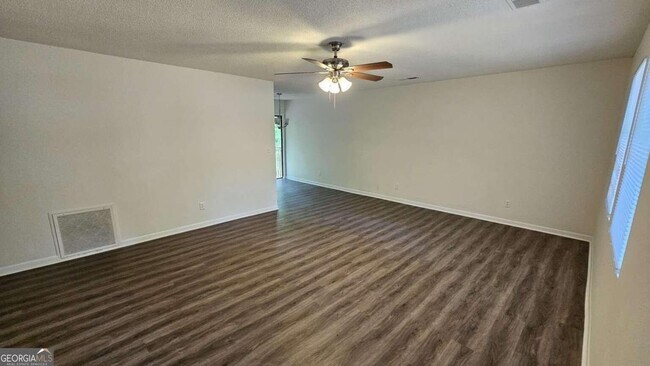 Building Photo - 321 Partridge Dr