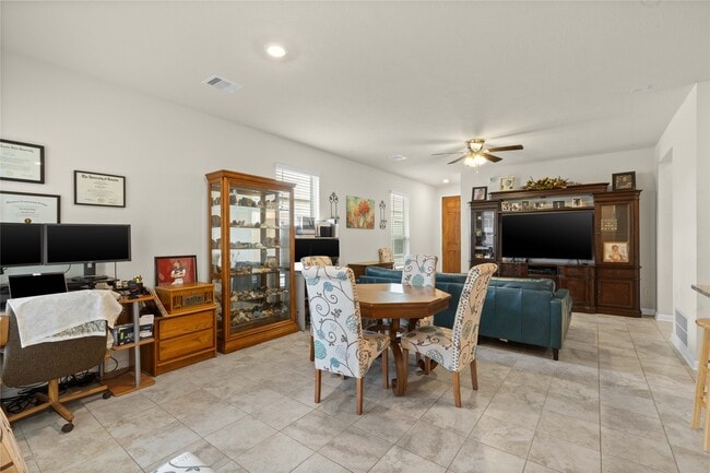 Foto del edificio - 9814 Mls Orch Dr