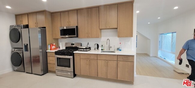 Building Photo - 1237 S Sherbourne Dr