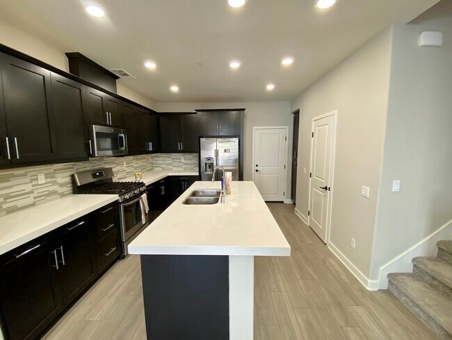 Building Photo - 1210 Delpy View Point