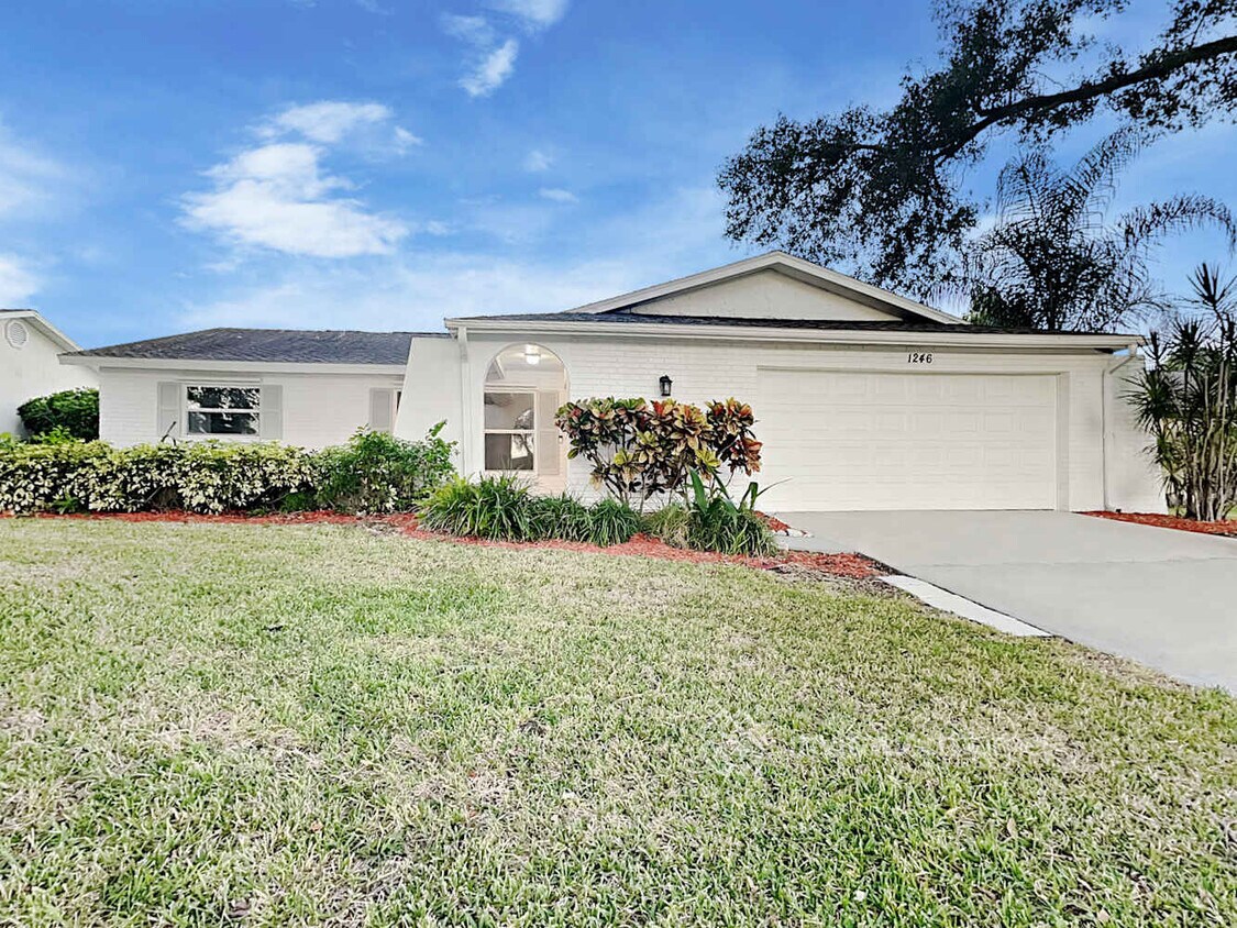 Foto principal - 1246 Ranchwood Dr E