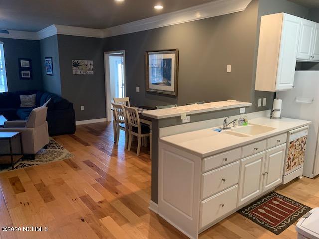 Building Photo - 395 S Crow Creek Dr