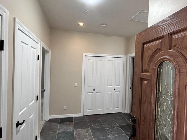 Building Photo - 27111 Sugar Pine Dr