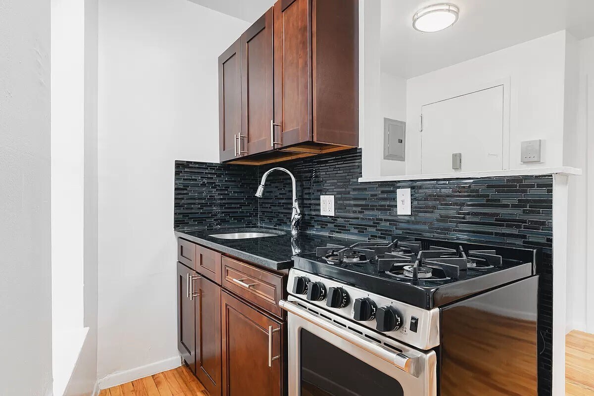 Building Photo - 55 Greenwich Avenue
