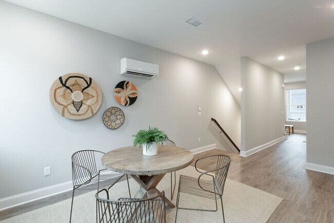 Foto del edificio - 2316 E 18th St Pl