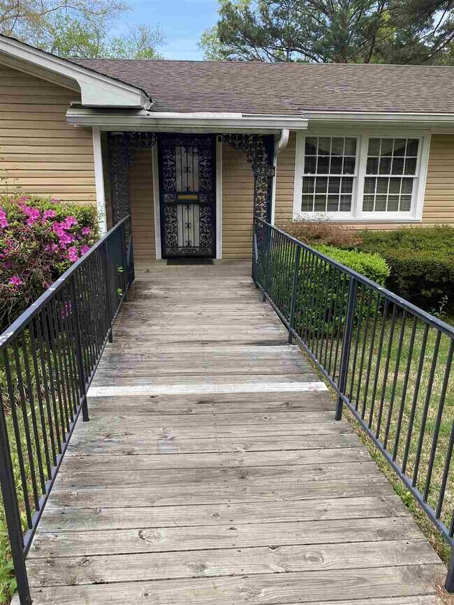 Foto del edificio - 4235 Old Orchard Pl