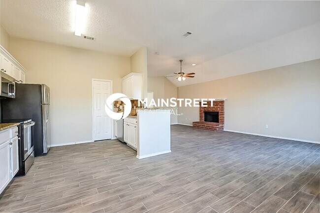 Building Photo - 4 Bedroom Pet-Friendly Home in Glenn Heights, TX with Main Street Renewal