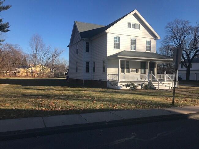 Building Photo - 46 Capen St
