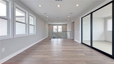 Building Photo - 217 Stage