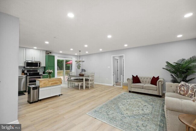 Foto del edificio - 8170 Sinclair Mill Rd