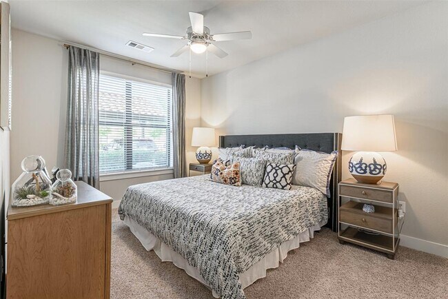 Foto del edificio - 4711 LJ Pkwy
