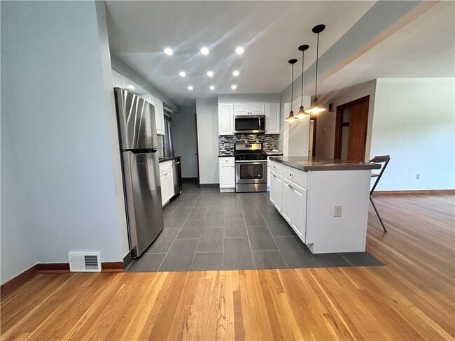 Building Photo - 3715 Beechwood Blvd