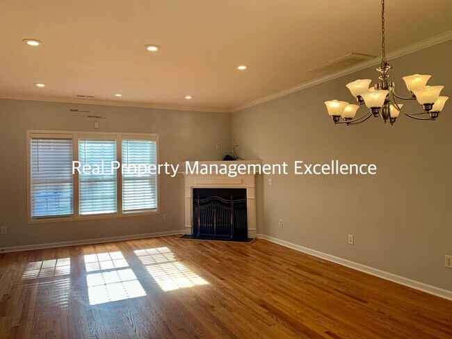 Building Photo - Home w/Master Down, Landscaped Outdoor Liv...