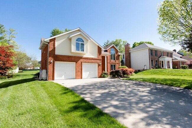 Foto del edificio - 28 Pebble Hill Dr