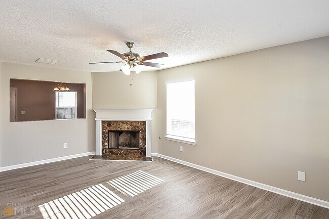 Building Photo - 3146 Redwood Run