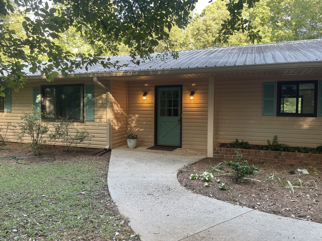 Primary Photo - 170 Longview Dr