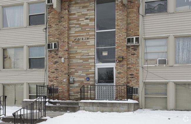 2306 17, ¡alejado - Twin Place Apartments