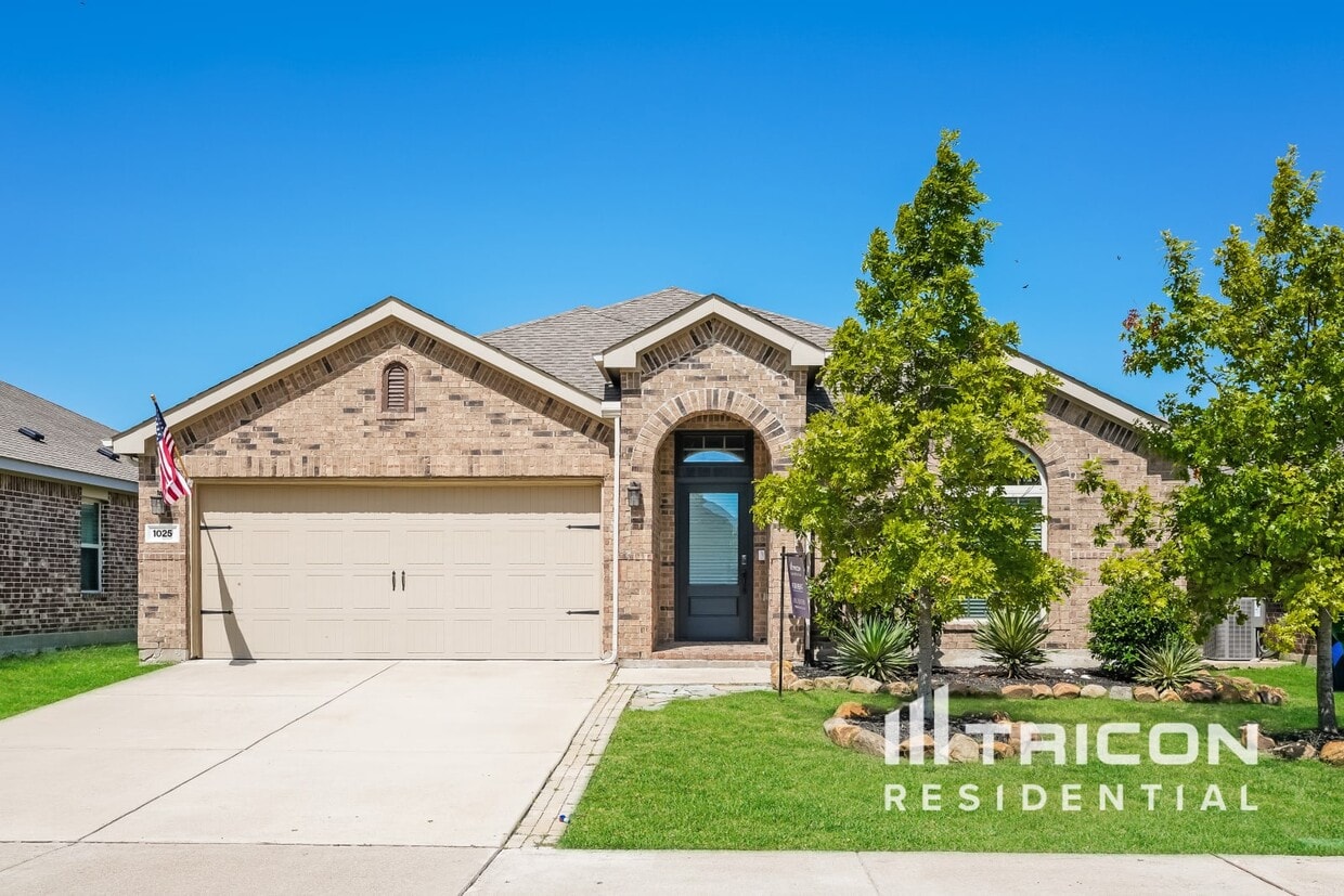 Primary Photo - 1025 N Churchill Dr