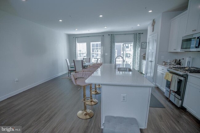 Building Photo - 8210 Goldstone Ct