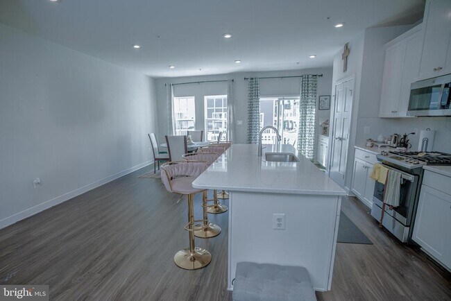 Foto del edificio - 8210 Goldstone Ct