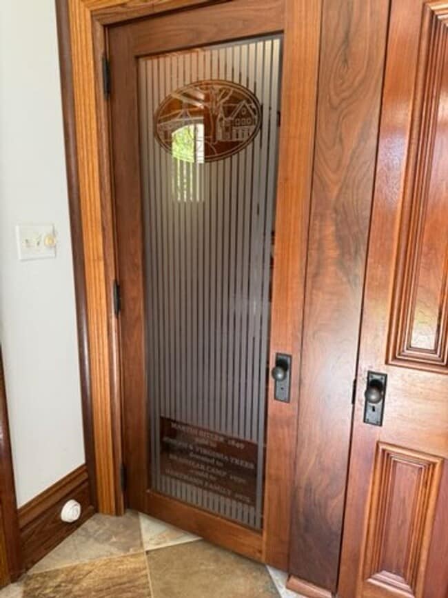 Building Photo - Rare find in great school district