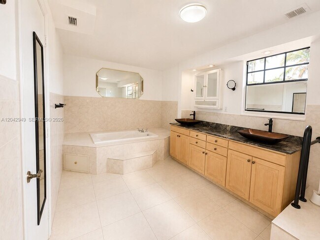 Foto del edificio - 401 NW 198th St