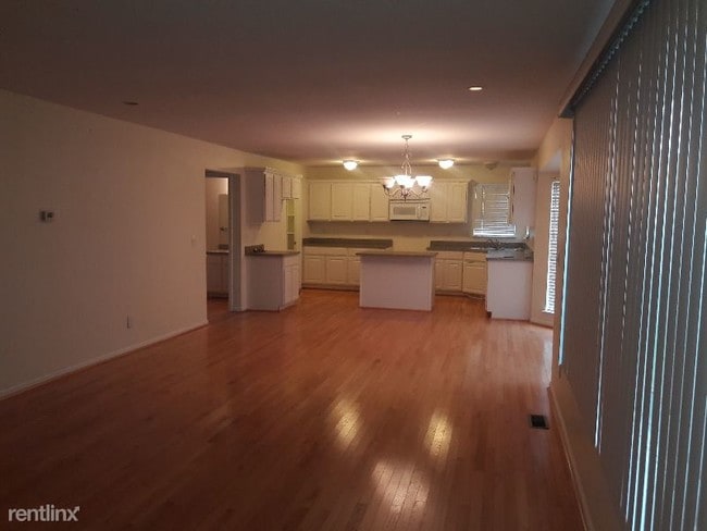 Building Photo - 1420 Deer Creek Trl