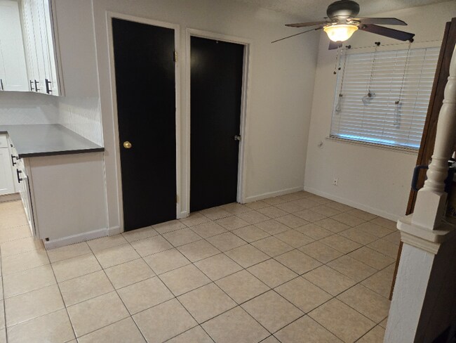Building Photo - 4936 Dewey Dr