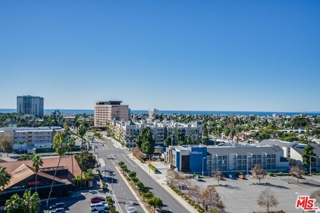 Foto del edificio - 4265 Marina City Dr