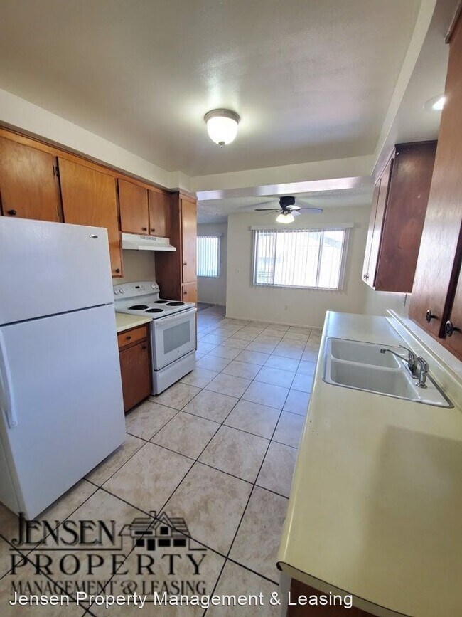 Building Photo - 655 E 700 S