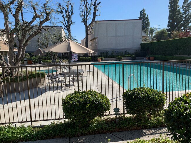 Pool - 18333 Hatteras St