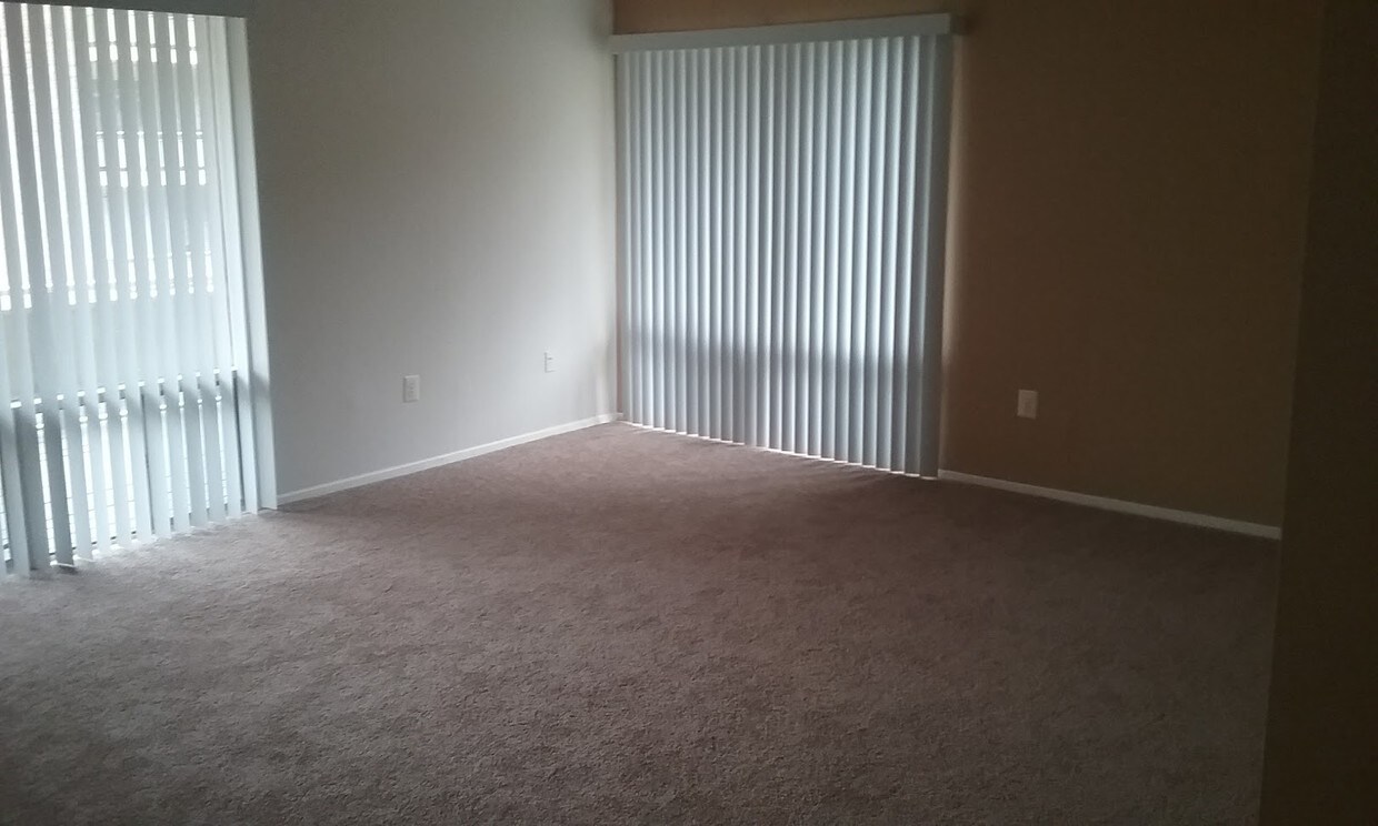 Foto principal - 7141 Donnell Pl