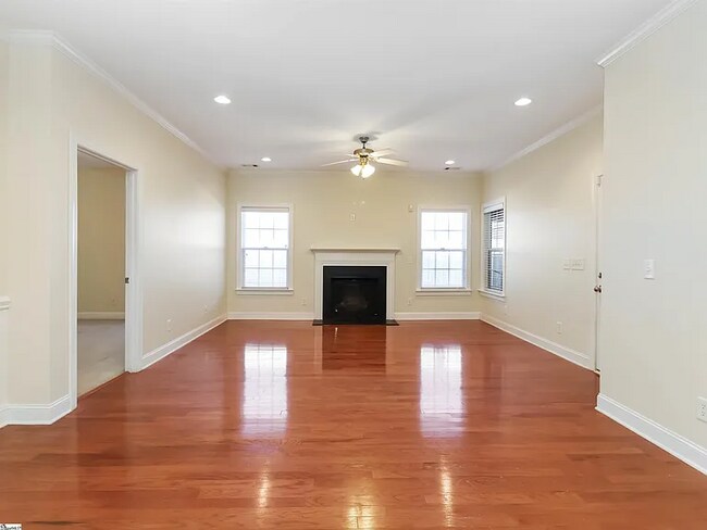 Foto del edificio - 116 Ashgrove Ln