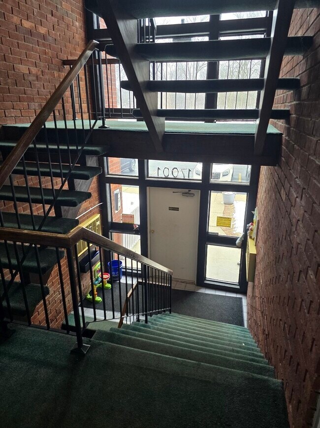 Foto del edificio - 17001 Albany Ave