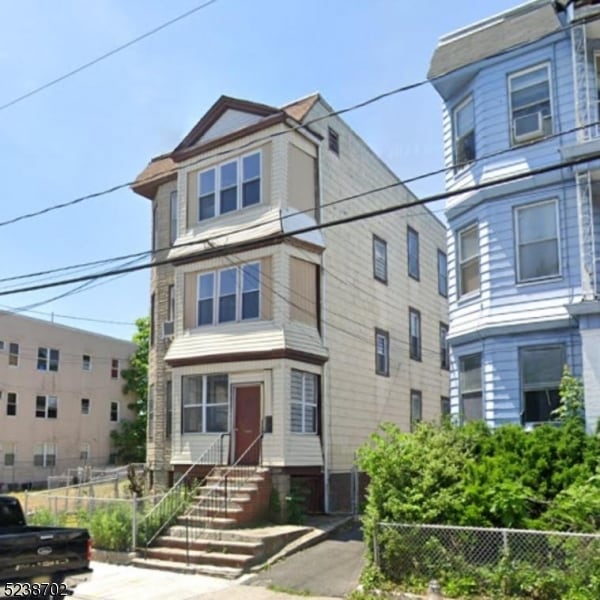 187 22nd St Unit 1, Irvington, NJ 07111 Room for Rent in Irvington