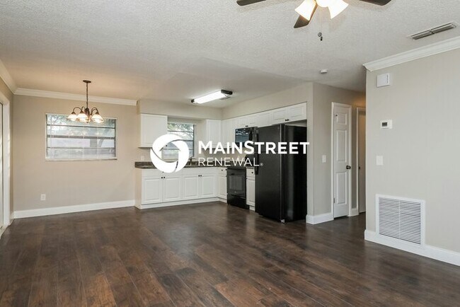 Building Photo - 3 Bedroom Pet-Friendly Home in St. Cloud, FL with Main Street Renewal