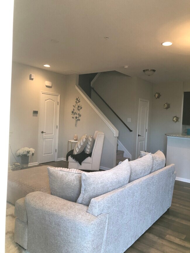 Building Photo - 307 Waterside Dr